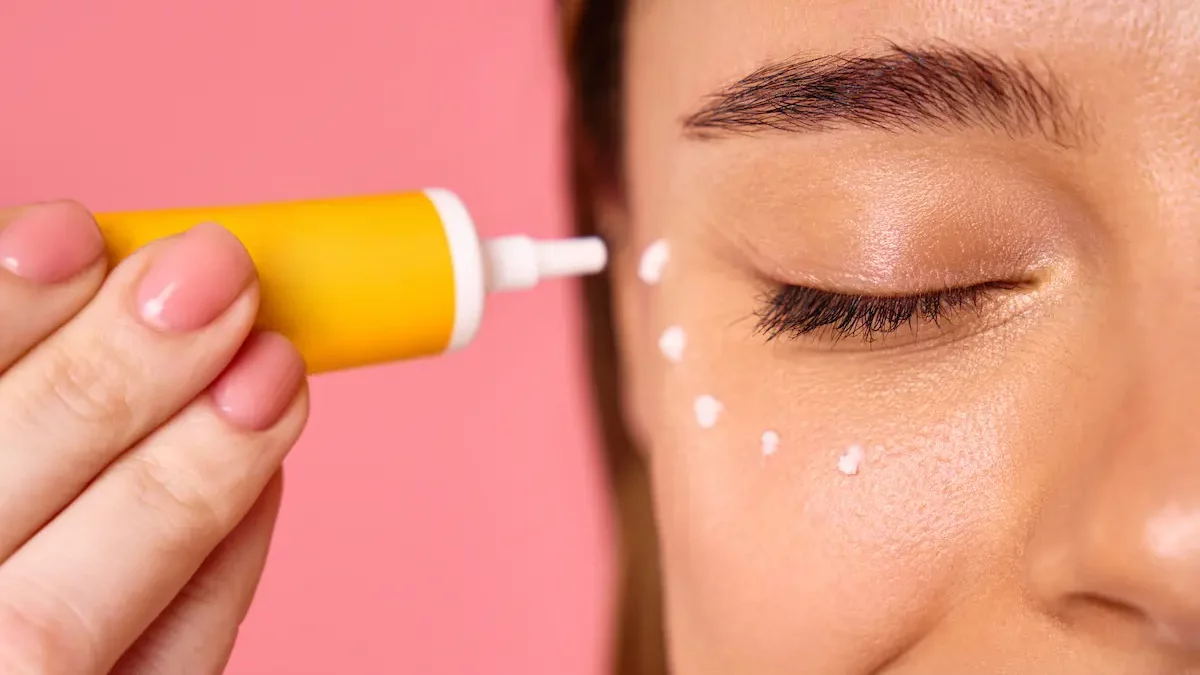 soin contour des yeux